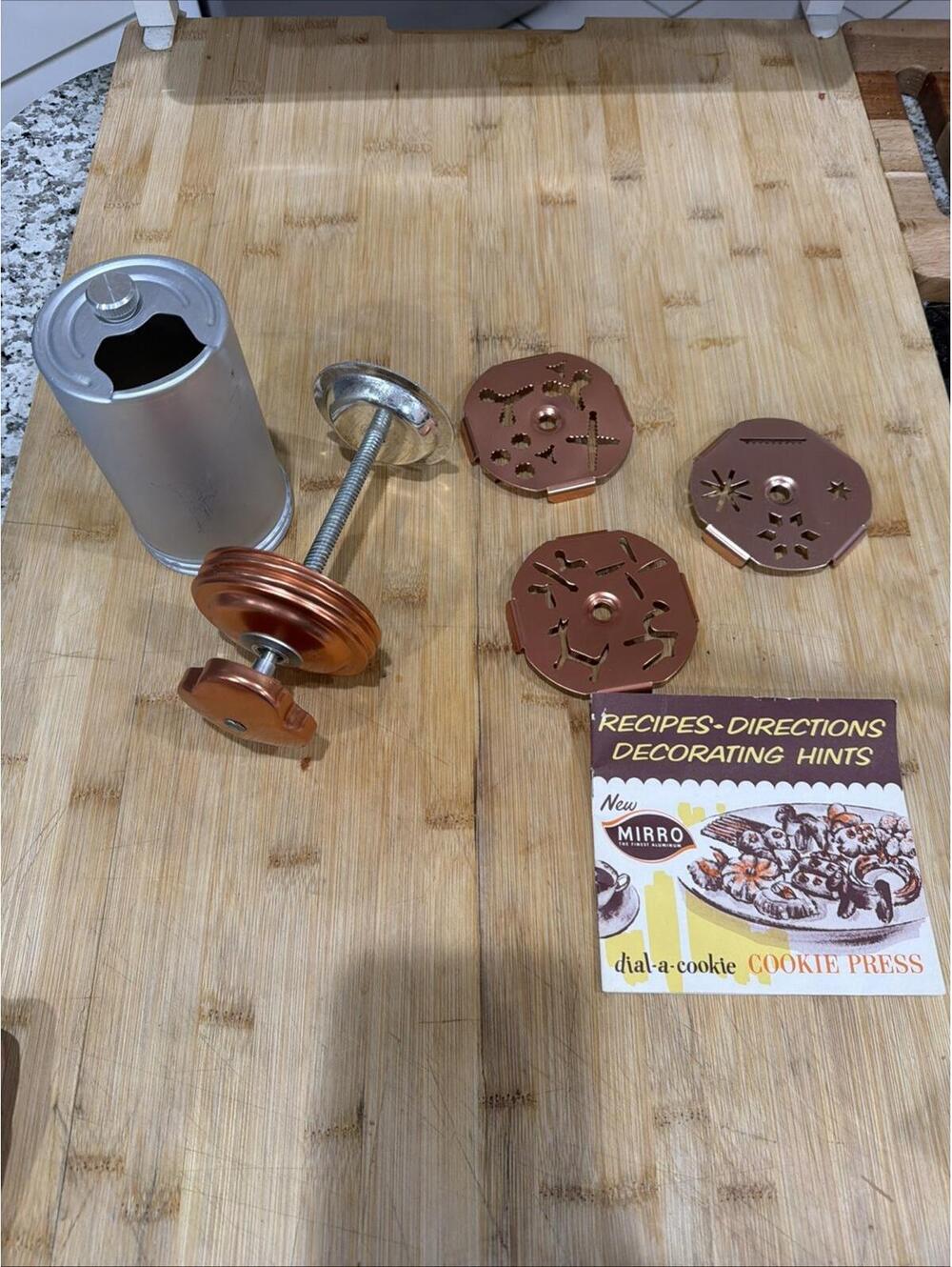 VTG MIRRO Dial A Cookie  Press Aluminum Copper  3 Plates Recipe Book & Extras *